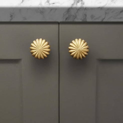 SANCHAKOU 2 Pack Drawer Handles Knobs Wardrobe Pumpkin Shaped Handle Brass Drawer Round Single Hole Bedside Table