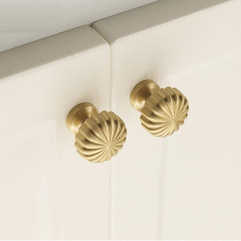 SANCHAKOU 2 Pack Drawer Handles Knobs Wardrobe Pumpkin Shaped Handle Brass Drawer Round Single Hole Bedside Table