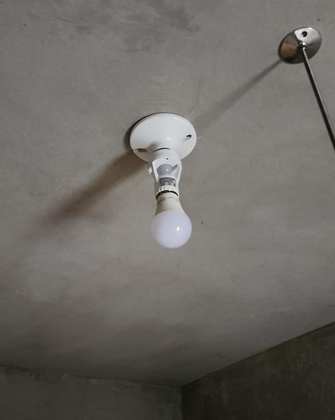 E26 E27 (1) Infrared Motion Sensor Light Socket Screw in Adapter for Automatic Light Control, Easy Install