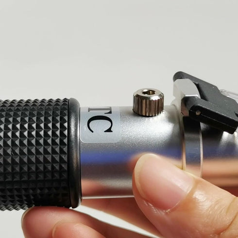 DEF Refractometer for Measuring Diesel Exhaust Fluid Concentration in Diesel Engines