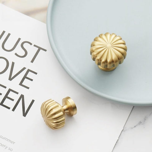 SANCHAKOU 2 Pack Drawer Handles Knobs Wardrobe Pumpkin Shaped Handle Brass Drawer Round Single Hole Bedside Table