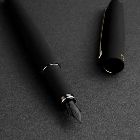 Hongdian 517D Matte Black Fountain Pen, Fine Point, Warrior Series with Converter and Metal Case