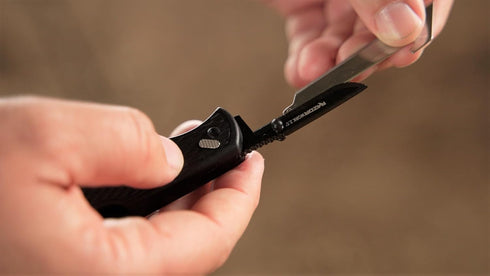 OUTDOOR EDGE 2.5" RAZOR-WORK Folding Utility Knife, RazorSafe Replaceable Blade, Black, 2 Blades