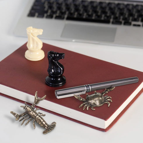 ZORZA 2Pcs Weightlifting Lobster Desk Pen Stand and Crab Pen Holder Vintage Crab Crayfish Figurines Funny Shrimp Desk