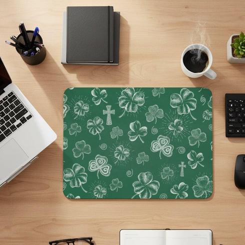 Generic 15.7"x11.8" St Patricks Day Green Clovers Desk Mat Multifunctional Deskpad, Waterproof Tapete para Escritorio