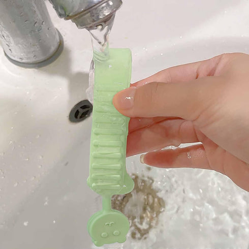 Quixella 1 Piece Cute Bear Toilet Lid Lifter, Doesn't Move to Toilet Lid Handle(Green)