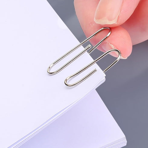 Medium Paper Clips, 700 Pcs for Office Supplies, Ideal for Home, School, and Teacher Paperwork