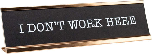 I Don't Work Here Desk Plate - Funny Desk Sign Nameplate, Snarky Office Decor, Made In The USA