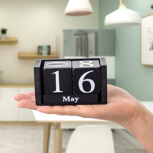 GDYOOSHOW Compact Black Wooden Desk Calendar for Month and Date Display