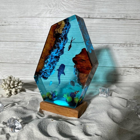(6 4IN) Ocean Scene LED Night Light, Underwater Marine Life Resin Lamp, Color Changing Desk Decor with Wooden Base *