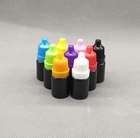 Snadulor 60pcs 5ml Empty Black Plastic Dropper Bottle with Protective Cap, Eye Drop Bottle (White Cap)