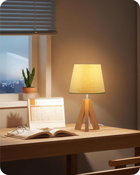 J51TL05 Tripod Table Lamp, Small Bedside Lamp with Wood Base & Green Fabric Shade, Little Cute Desk Lamp, Modern