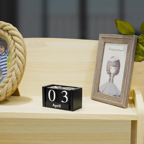 GDYOOSHOW Compact Black Wooden Desk Calendar for Month and Date Display