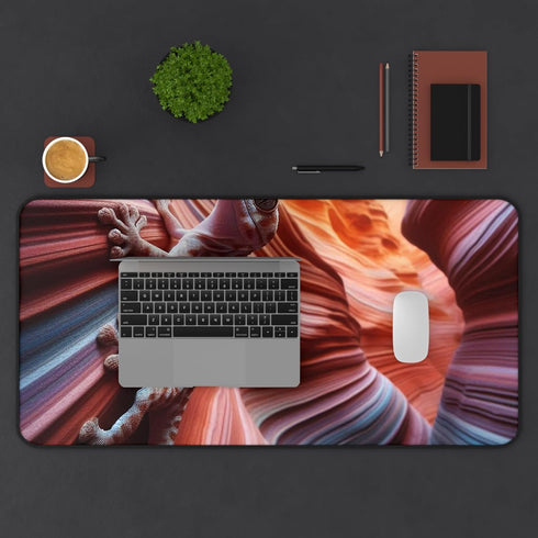 GENERIC Gecko Clinging to a Color-Changing Canyon Wall Desk Mat - Vibrant Colors, Premium Quality