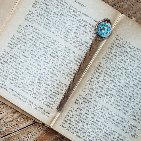 Wisdompro 2 Pcs Metal Bookmark, Retro Vintage Bronze Book Mark Ruler with Dried Flower, Gift Box for Book Lovers