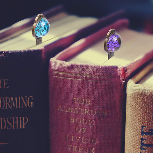 Wisdompro 2 Pcs Metal Bookmark, Retro Vintage Bronze Book Mark Ruler with Dried Flower, Gift Box for Book Lovers