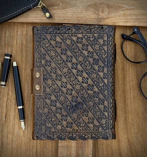 MONTEXOO Leather Bound Journal Sketch Book, Genuine Embossed, 5 x 7 inches, Unlined Paper, 200 Pages, Brown