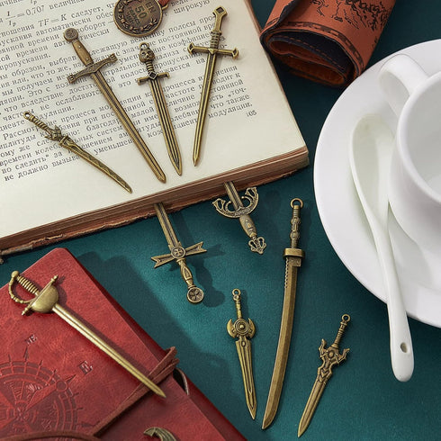 Hicarer 30 Pieces Antique Swords Knife Bookmarks, Sword Charms Pendants for Book Lovers, DIY Crafting (Anti Brass)