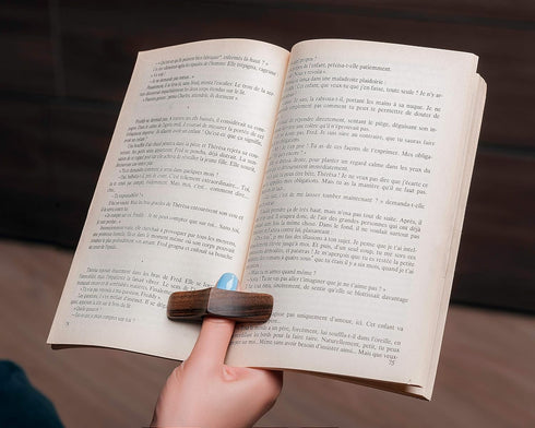 TILISMA Handmade Natural Walnut Book Page Holder - Small Thumb Bookmark for Readers