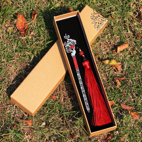 Chinese Metal Bookmarks with Tassel, Vintage Bookmark with Handmade Silky Tassel for Book Lovers